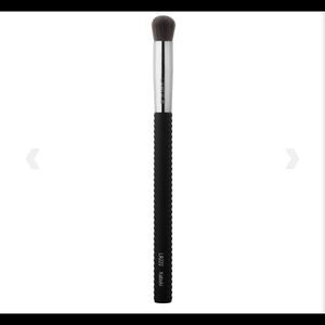 LARUCE Airbrushed look Brush NWT Fantastic Amazing